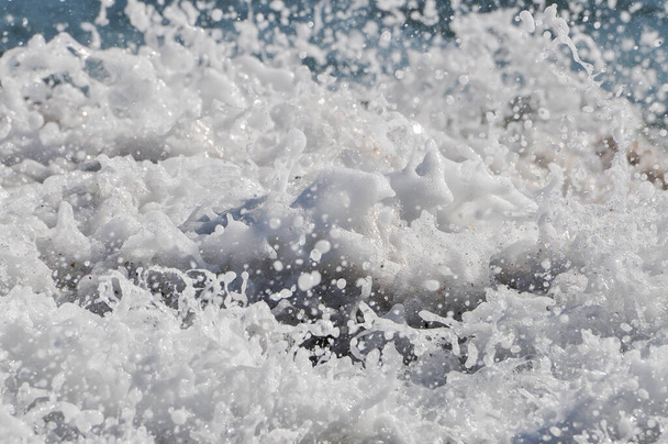 olas oceánicas y espuma marina. salpicadura de agua - Foto, Imagen