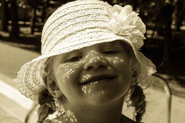  meisje met hoed - Foto, afbeelding