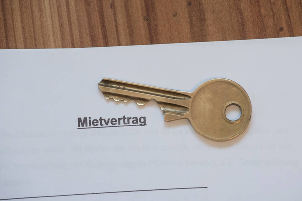 レンタルの際のドイツ語(Mietvertrag)のキー&リース・レンタル契約 - 写真・画像