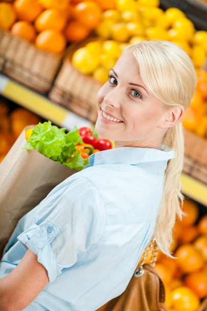 Girl holds packet with fresh vegetables - Foto, immagini