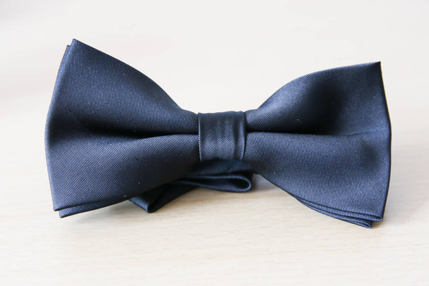 laço azul gravata isolada - Foto, Imagem
