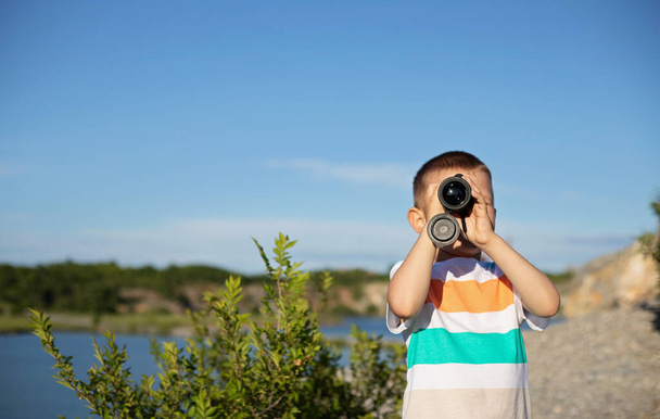 little boy holding binoculars and looking ahead - Фото, изображение