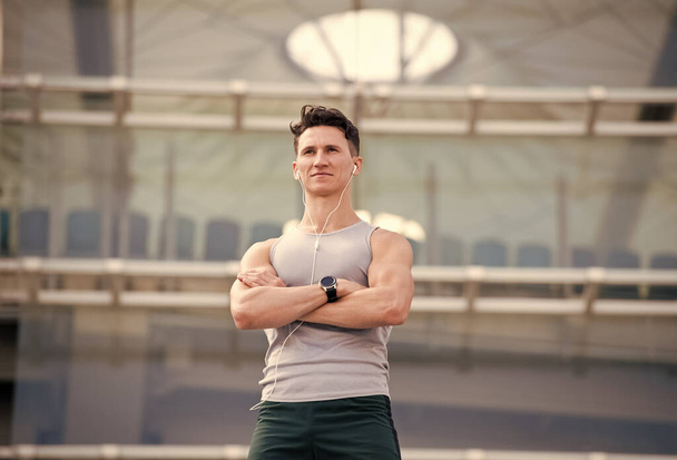 morning workouts with a personal trainer with a stopwatch. Young man checks the time on his sports watch. Handsome trainer using clock while workout. confident athlete in sportswear - Foto, Imagem
