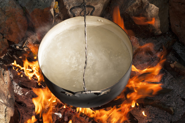 火の上の鍋 - 写真・画像