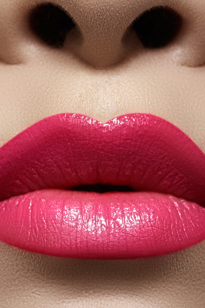 Close-up of woman's lips with bright fashion lipstick make-up - Foto, Imagen