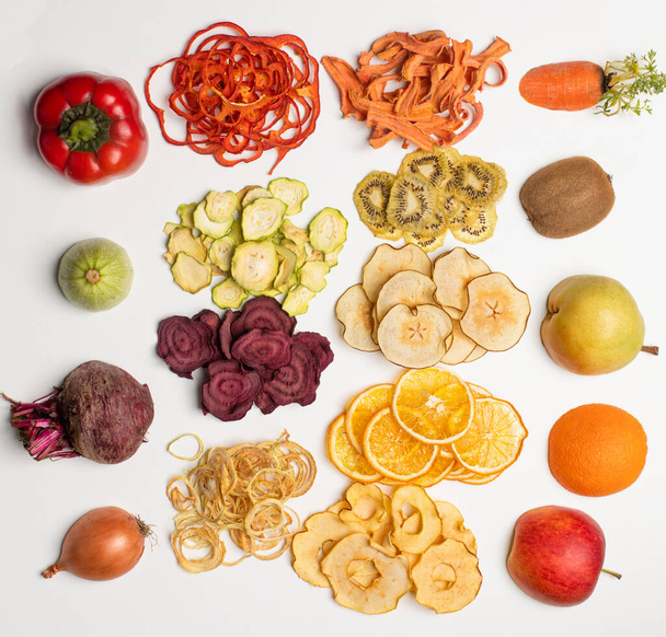 O conjunto de batatas fritas diferentes de frutas secas - Foto, Imagem