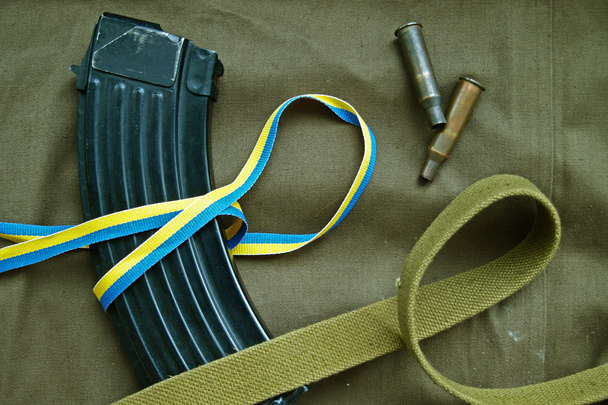 AK 74 περιοδικό στο χακί - Φωτογραφία, εικόνα