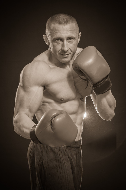 タトゥー ボクシングを持つ男 - 写真・画像