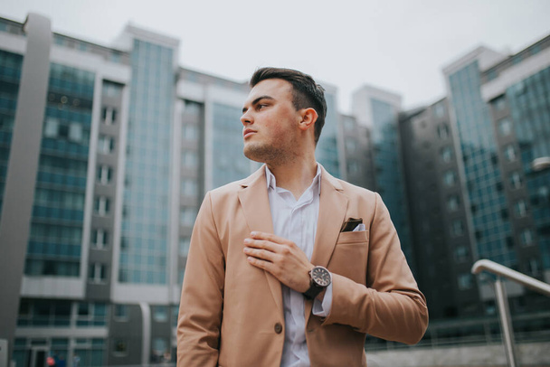A caucasian young businessman in suit standing outdoor - Foto, Bild
