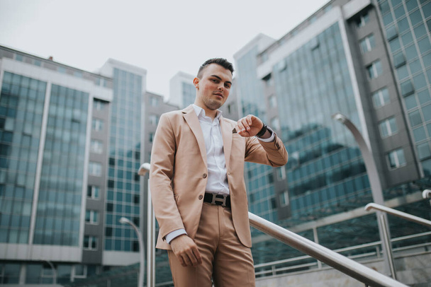 A caucasian young businessman in a suit standing outdoor - Фото, зображення