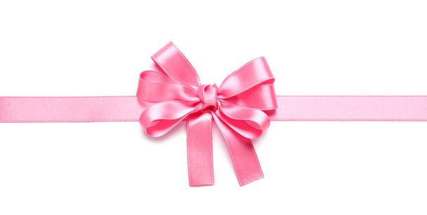 Красивая розовая лента с луком на белом фоне - Фото, изображение