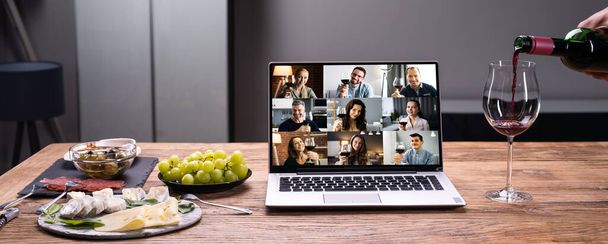 Virtual Wine Tasting Dinner Event Online Using Laptop - 写真・画像