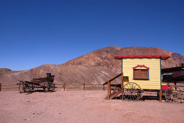 Calico ghost town ja entinen kaivoskaupunki vuorilla Mojaven autiomaassa, Etelä-Kaliforniassa, Yhdysvalloissa. - Valokuva, kuva