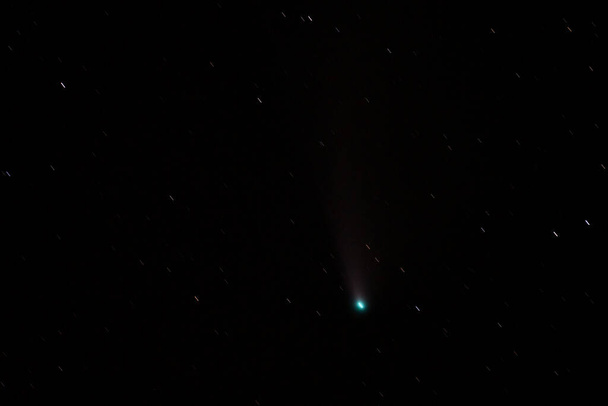 Neowise 2020 F3 komeetta kaukaa haettu, pitkä valotus - Valokuva, kuva