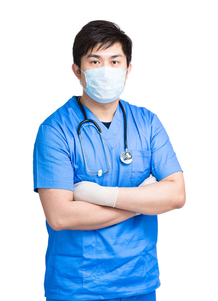 Doktor s obličejovou maskou v chirurgické uniformě - Fotografie, Obrázek
