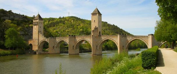 Most Walentr, w pięknym mieście Cahors - Zdjęcie, obraz