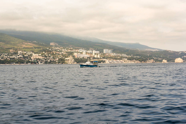 Boat trip from Yalta to Gurzuf. - Zdjęcie, obraz