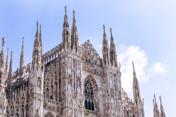 Detailní záběr průčelí katedrály Duomo di Milano. - Fotografie, Obrázek