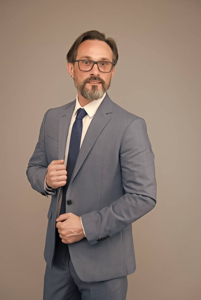 Teacher lecturer speaker. Intelligent concept. Welcome to my presentation. Innovation for creating smart future. Business education. Serious businessman. Education for adults. Self education - Zdjęcie, obraz