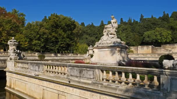 Nime, Gard, Occitanie, Frankrijk. Jardins de la Fontaine,. De openbare tuin, Jardins de la Fontaine, gebouwd in 1745 - Video