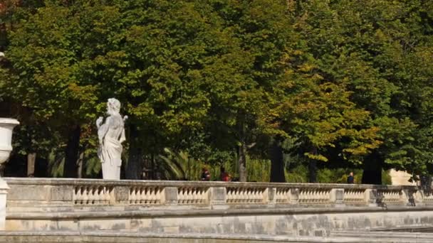 Надаль, Гард, Окситания, Франция. Jardins de la Fontaine,. Общественный сад Jardins de la Fontaine, построенный в 1745 году - Кадры, видео