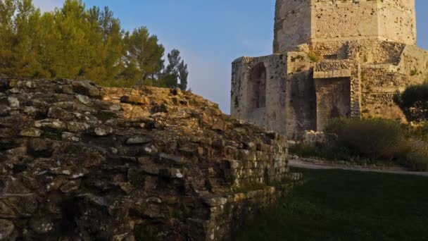 La torre romana Magne, parco della Fontaine, Nimes, Gard, Francia - Filmati, video