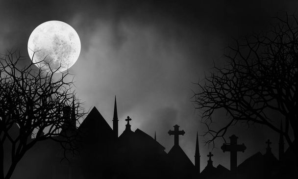 Τρομακτική νύχτα όταν το φεγγάρι λάμπει πάνω από τρομακτικά μαυσωλεία, μερικά δέντρα θανάτου στο πλάι στο σκοτάδι, όλα καλυμμένα από ομίχλη. - Φωτογραφία, εικόνα