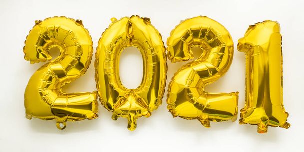 Номери 2021 року в кульках із золотою фольгою на білому тлі
 - Фото, зображення
