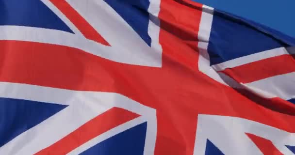 A nemzeti brit zászló lobogott a szélben. - Felvétel, videó