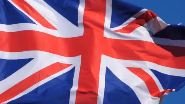 Brytyjska flaga powiewa na wietrze.. - Materiał filmowy, wideo