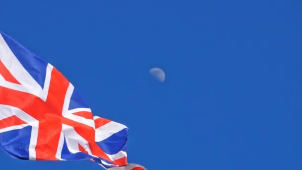Brytyjska flaga powiewa na wietrze.. - Materiał filmowy, wideo