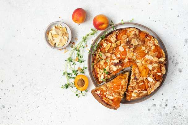 Homemade pie with apricots and almonds  - Photo, Image