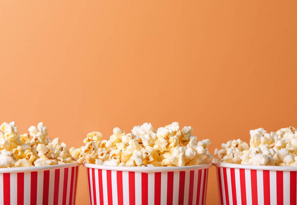 Tasty popcorn on color background, closeup - Φωτογραφία, εικόνα