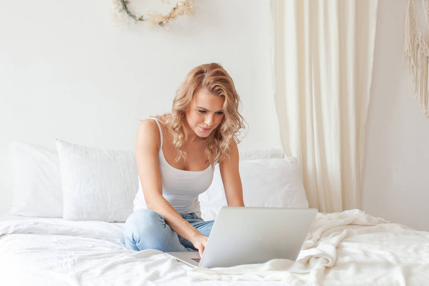Beautiful woman shopping or chatting online in social network at home - Fotoğraf, Görsel