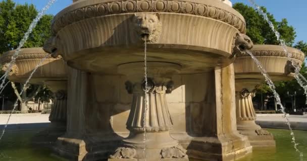 La fontaine Pradier, Esplanade Charles de Gaulle, Nîmes, Gard, France - Séquence, vidéo