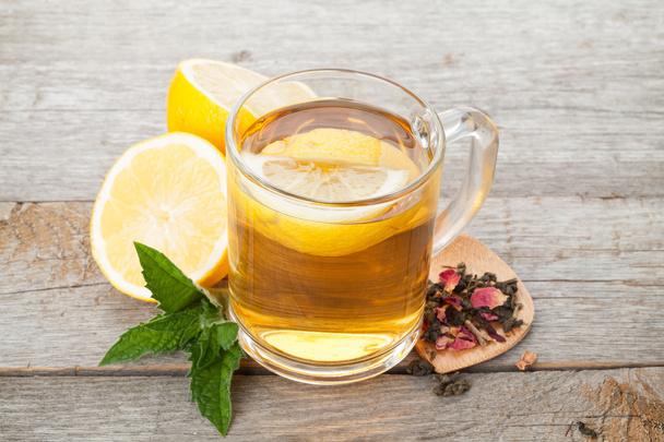 Green tea with lemon and mint - Фото, изображение