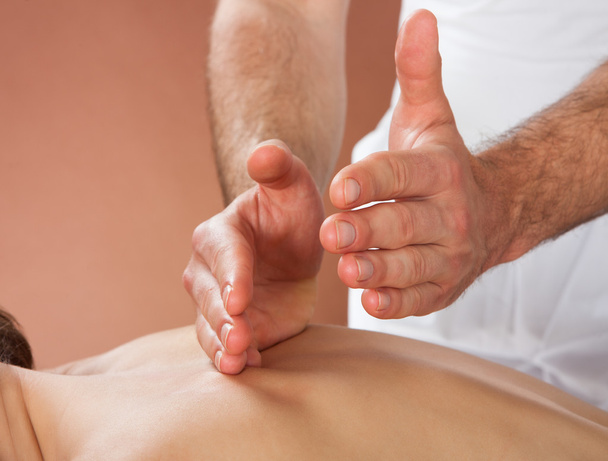 Therapist Massaging  Customer's Back - Foto, afbeelding
