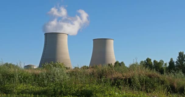 Jaderná elektrárna, Belleville-sur-Loire, oddělení Cher, Francie - Záběry, video
