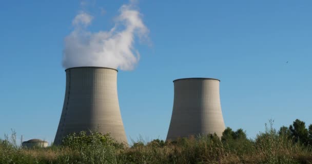Centrale nucléaire de Belleville-sur-Loire, département du Cher, France - Séquence, vidéo