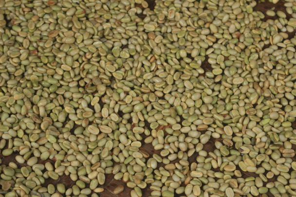 コーヒー豆は美しい食感とディテールで乾燥しています。幸せな日々のために - 写真・画像