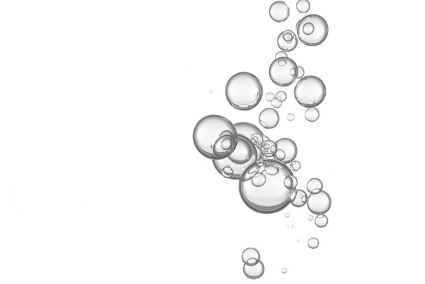 Agua potable vertida en un vaso - Foto, imagen