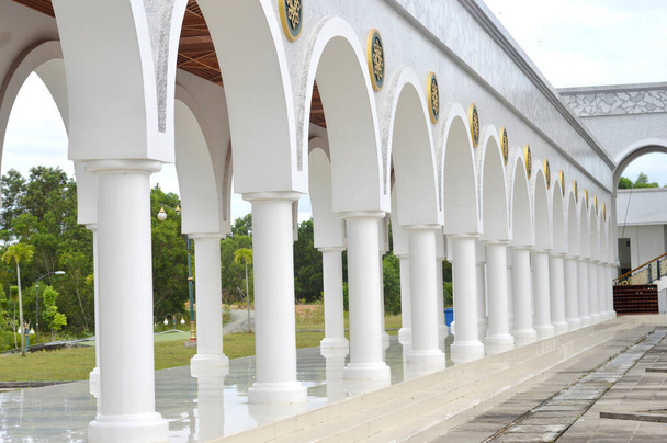 Korridor in der Moschee Hidayaturrahman - Islamisches Zentrum Nunukan, Indonesien  - Foto, Bild