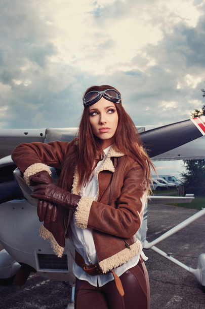 Woman pilot in front of airplane - Fotografie, Obrázek