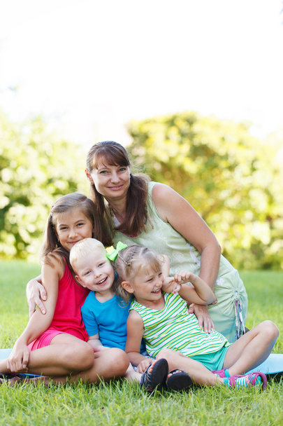 glückliche Frauen mit ihren Kindern - Foto, Bild