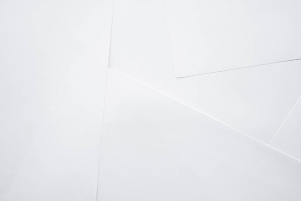 folhas de papel branco sobre um fundo claro - Foto, Imagem