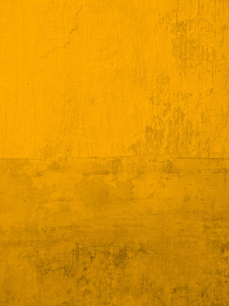 Настінний живопис з акварелі золотисто-жовтий. Фон сучасні фактурні іржаві шпалери. Вертикальний розмір
. - Фото, зображення