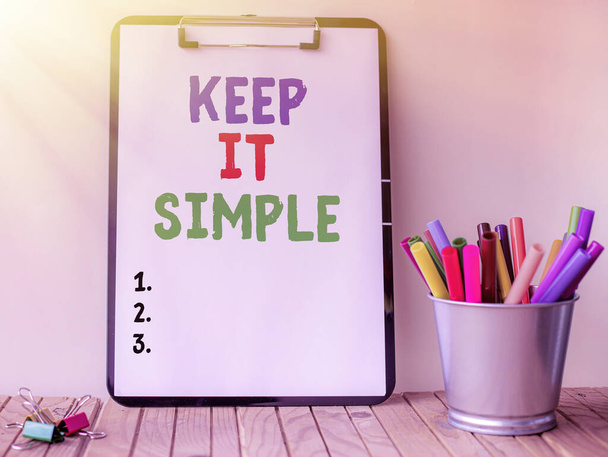 Inspiracja pokazując znak Keep It Simple. Słowo Napisane na zapytanie coś łatwego zrozumieć nie idź do zbyt wiele szczegółów Inspirujące koncepcji technologii biznesowych z miejsca kopiowania - Zdjęcie, obraz