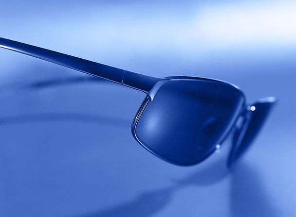 modern napszemüveg részletesen, kék árnyalattal - Fotó, kép