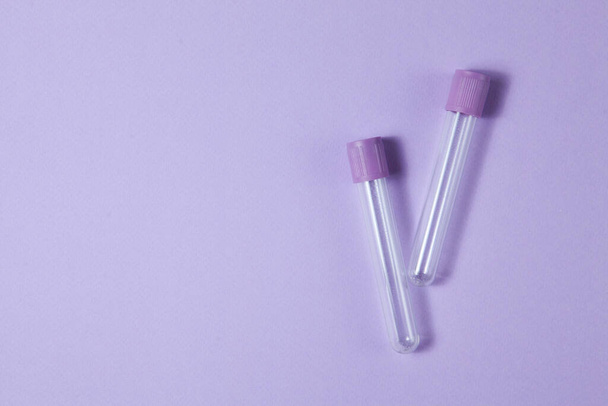 Purple empty vacuum blood collection tube test with EDTA as anticoagulant for Medical laboratory on purple background. - Foto, Imagen