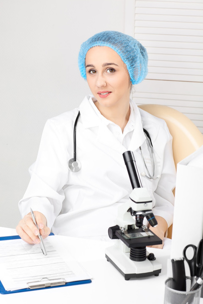 Medical - Female Nurse Looking In Microscope - 写真・画像